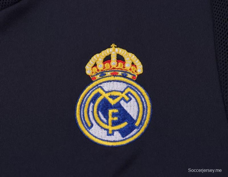قميص ريال مدريد للعب خارج أرضه لموسم 2004/2005
