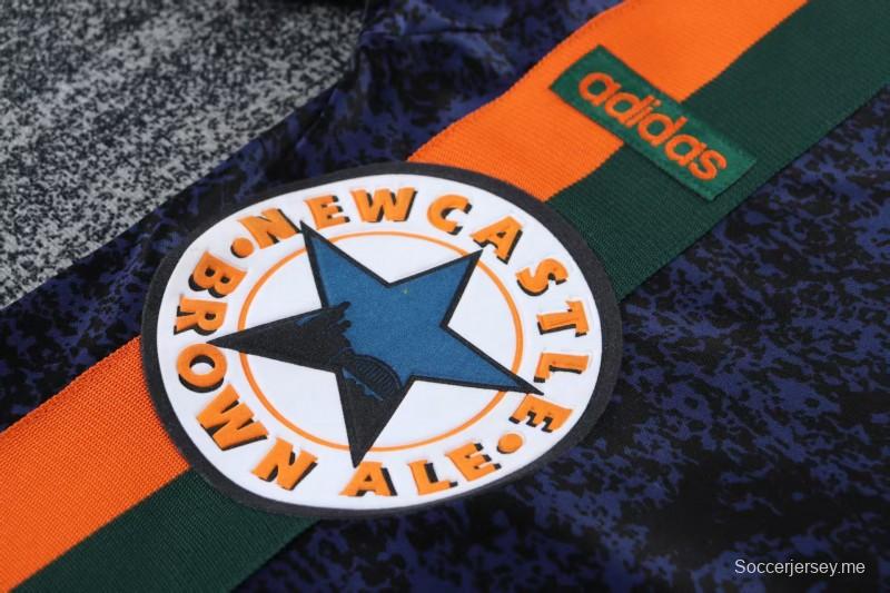 قميص نيوكاسل يونايتد للعب خارج أرضه لموسم 97/98