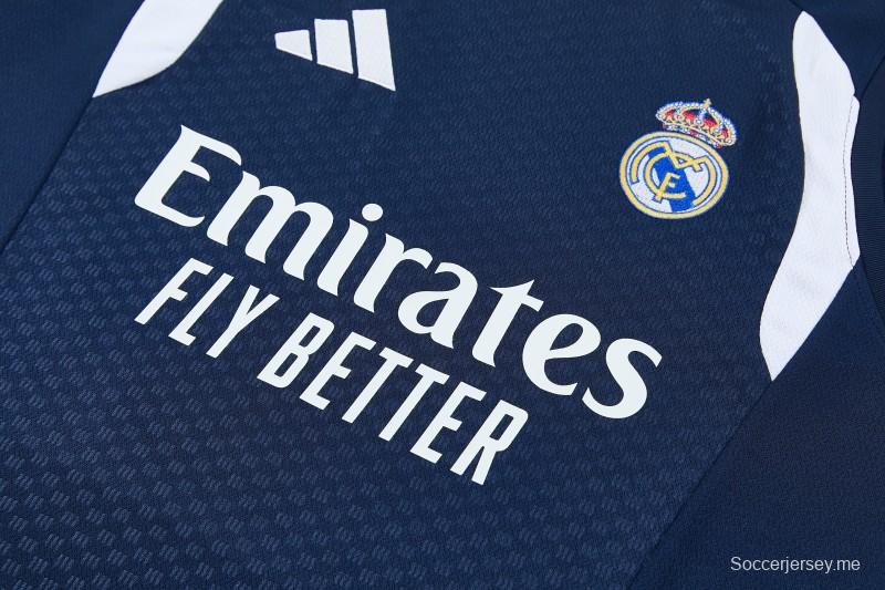 26/27 طقم رياضي من ريال مدريد باللونين الأزرق الداكن والأبيض: سترة بدون أكمام + شورت