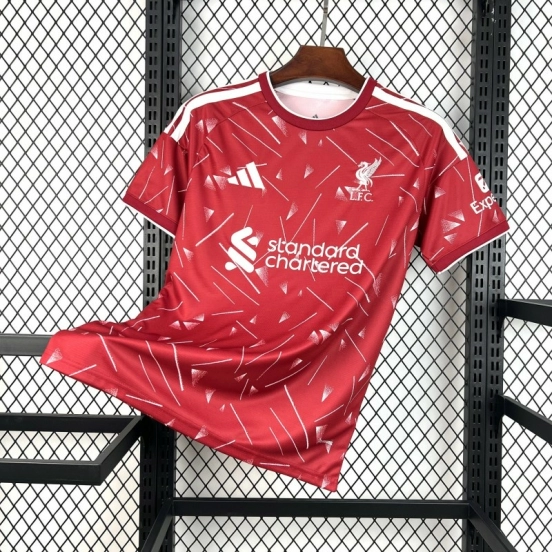 قميص ليفربول للعب على أرضه لموسم 2026/27