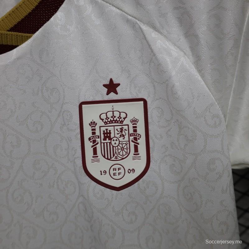 قميص خارجي أبيض للسيدات من طراز Player، موسم 2026/2027، منتخب إسبانيا