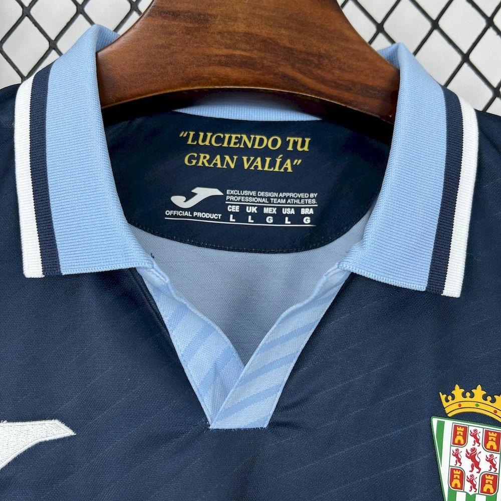 2025/25/26 قميص نادي قرطبة لكرة القدم خارج ملعبه