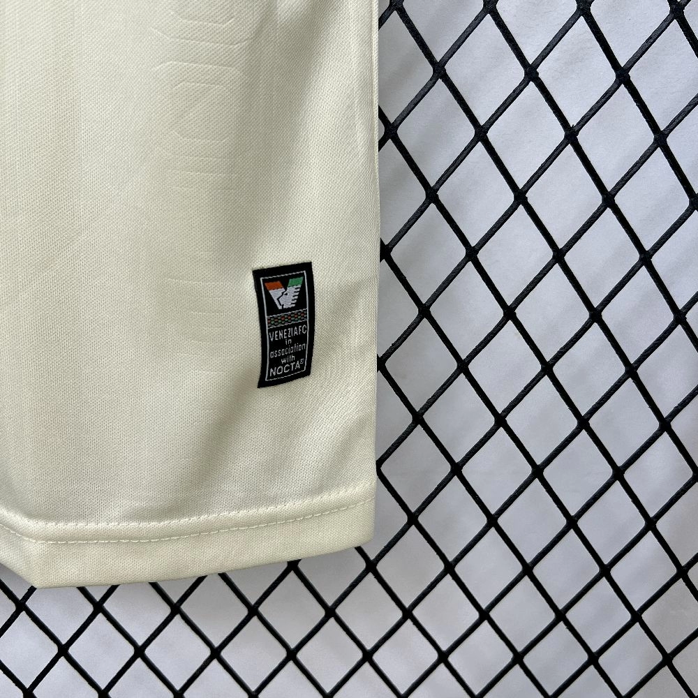 2025/26 قميص نادي فينيسيا للرجال خارج الملعب