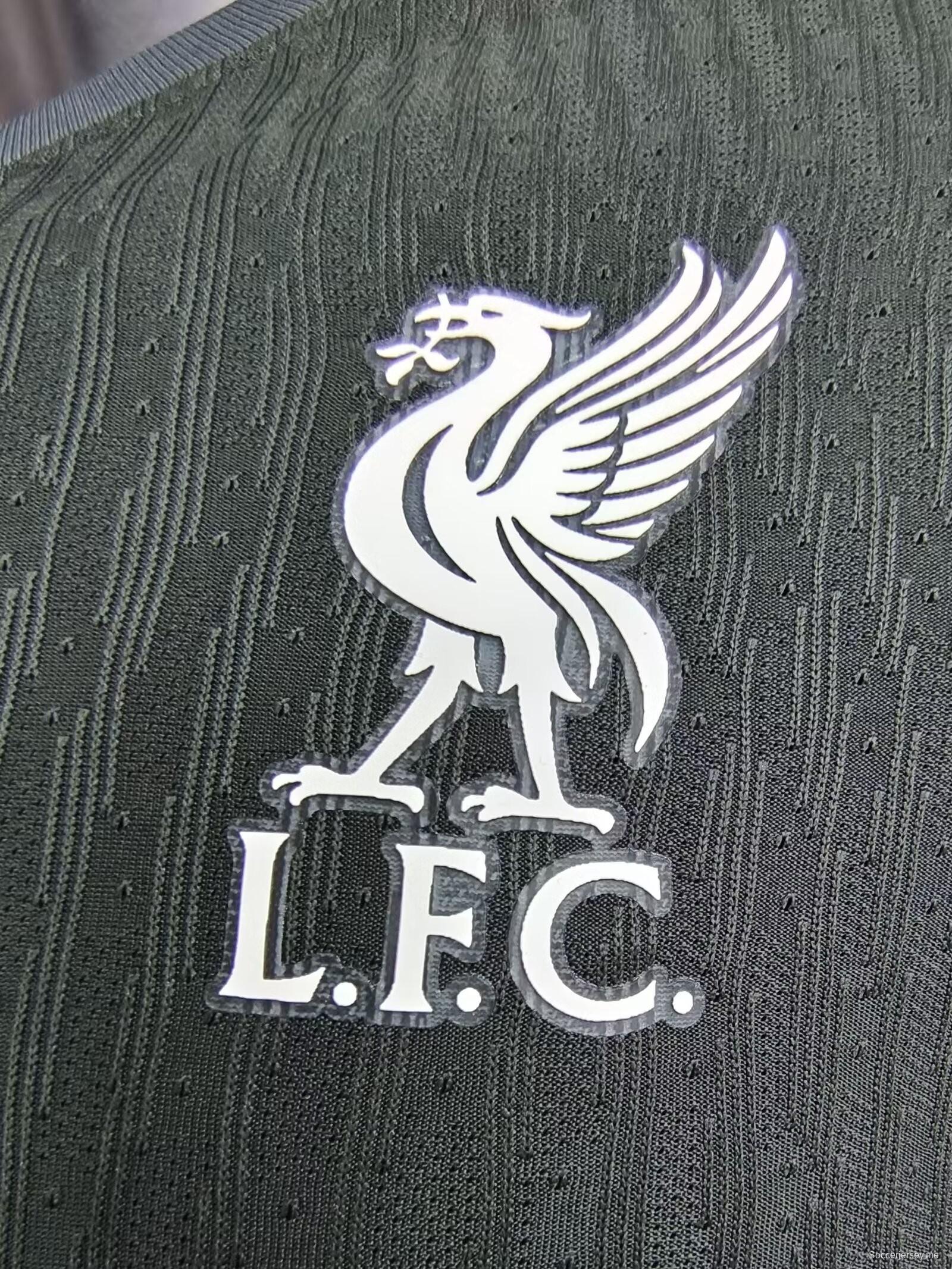 إصدار اللاعب 24/25 قميص ليفربول الأسود خارج الملعب 24/25
