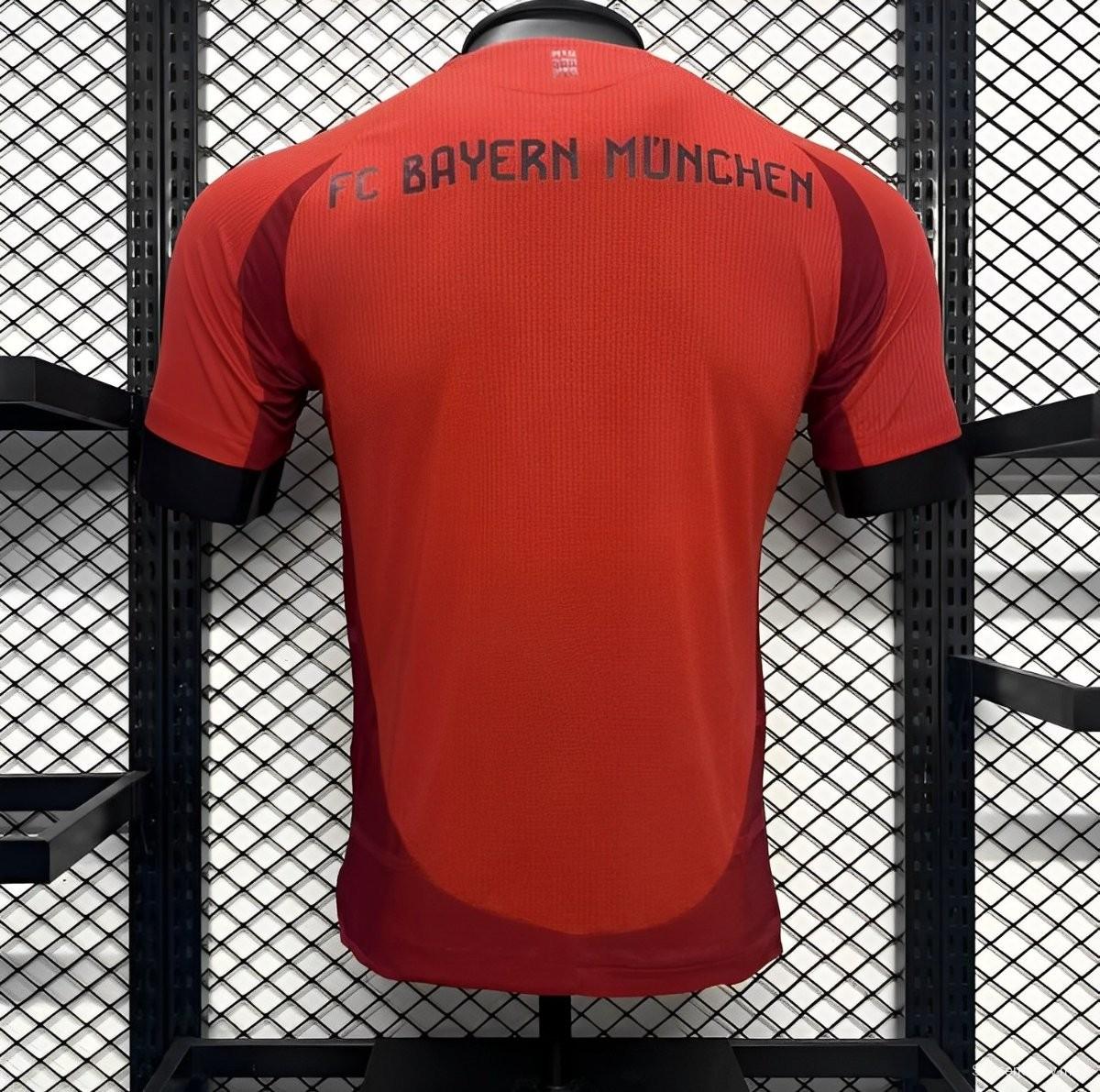 نسخة اللاعب 24/25 قميص فريق بايرن ميونيخ 24/25 على أرضه

