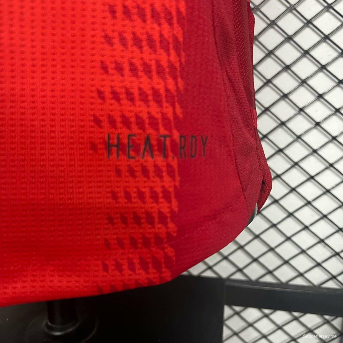 نسخة اللاعب 24/25 قميص فريق بايرن ميونيخ 24/25 على أرضه
