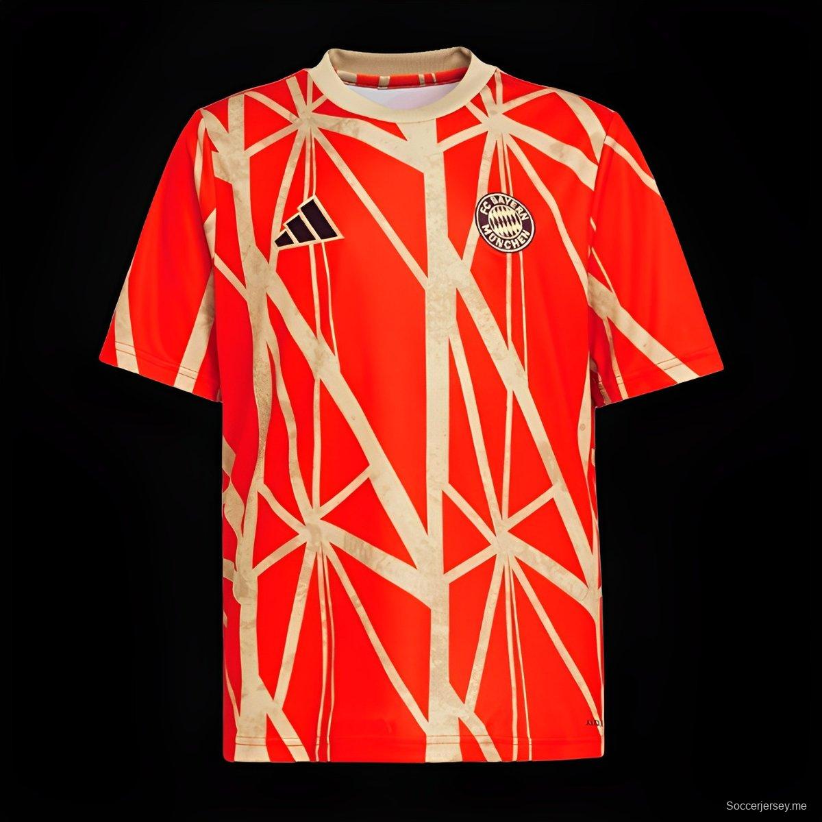 قميص بايرن ميونيخ 24/25 أحمر فاتح بقصاصة ذهبية قبل المباراة
