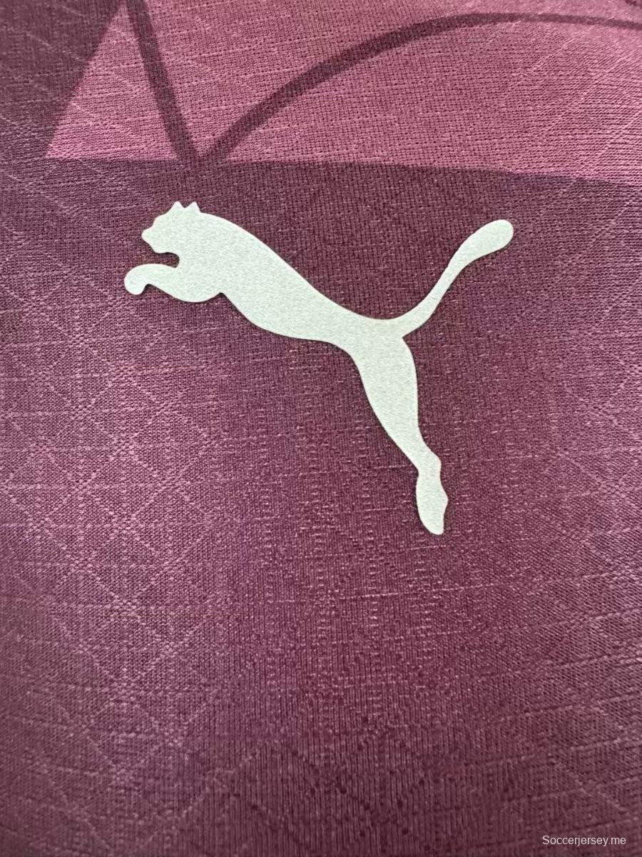 نسخة اللاعب 24/25 قميص مانشستر سيتي الثالث لمانشستر سيتي 24/25
