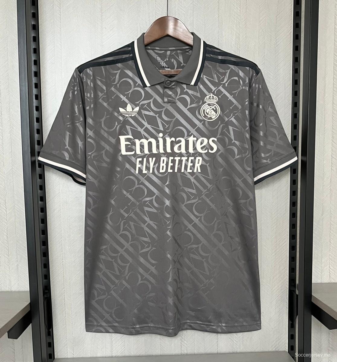 24/25 قميص ريال مدريد الثالث باللون الأسود 24/25 ريال مدريد الثالث
