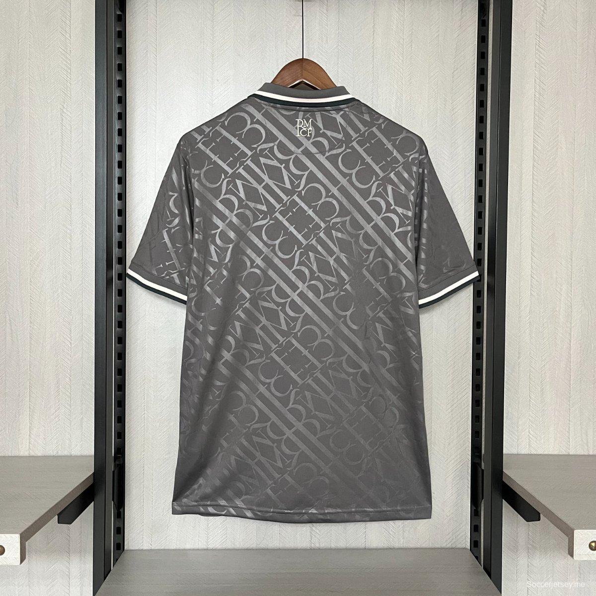 24/25 قميص ريال مدريد الثالث باللون الأسود 24/25 ريال مدريد الثالث
