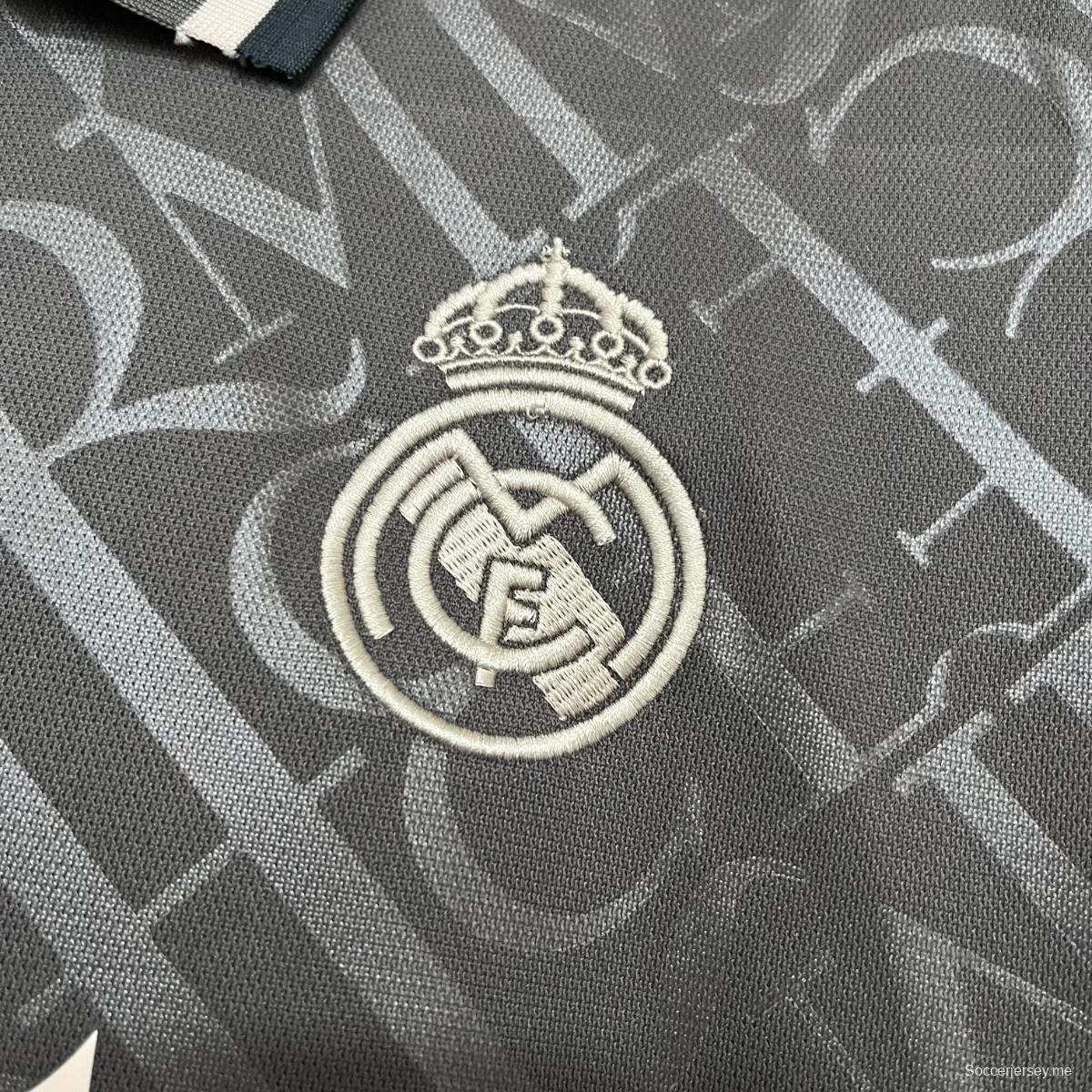 24/25 قميص ريال مدريد الثالث باللون الأسود 24/25 ريال مدريد الثالث

