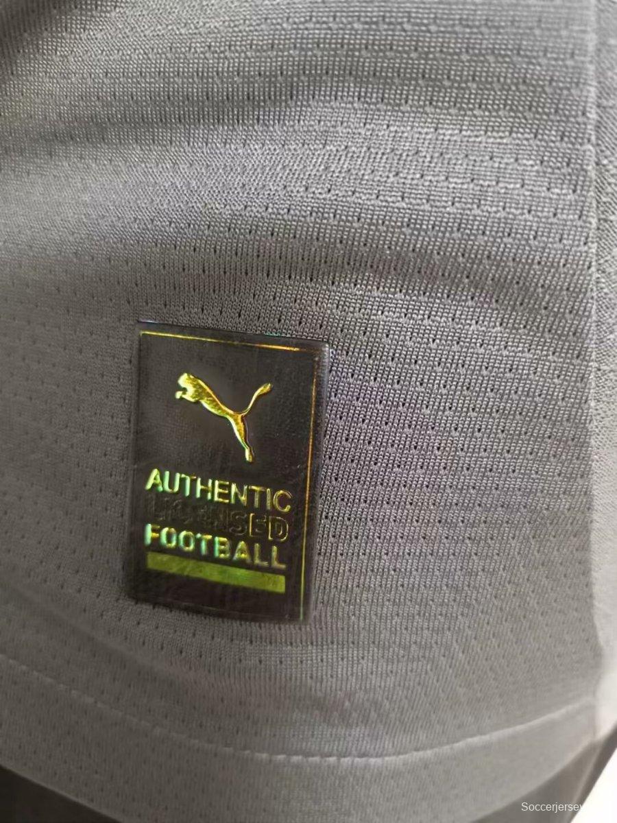 نسخة اللاعب قميص ميلان الثالث
