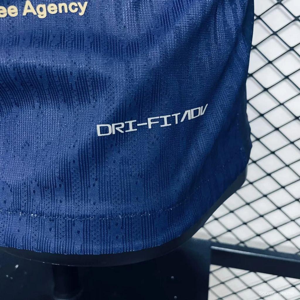 إصدار اللاعب 24/25 قميص الذكرى 125 لميلاد برشلونة على أرضه
