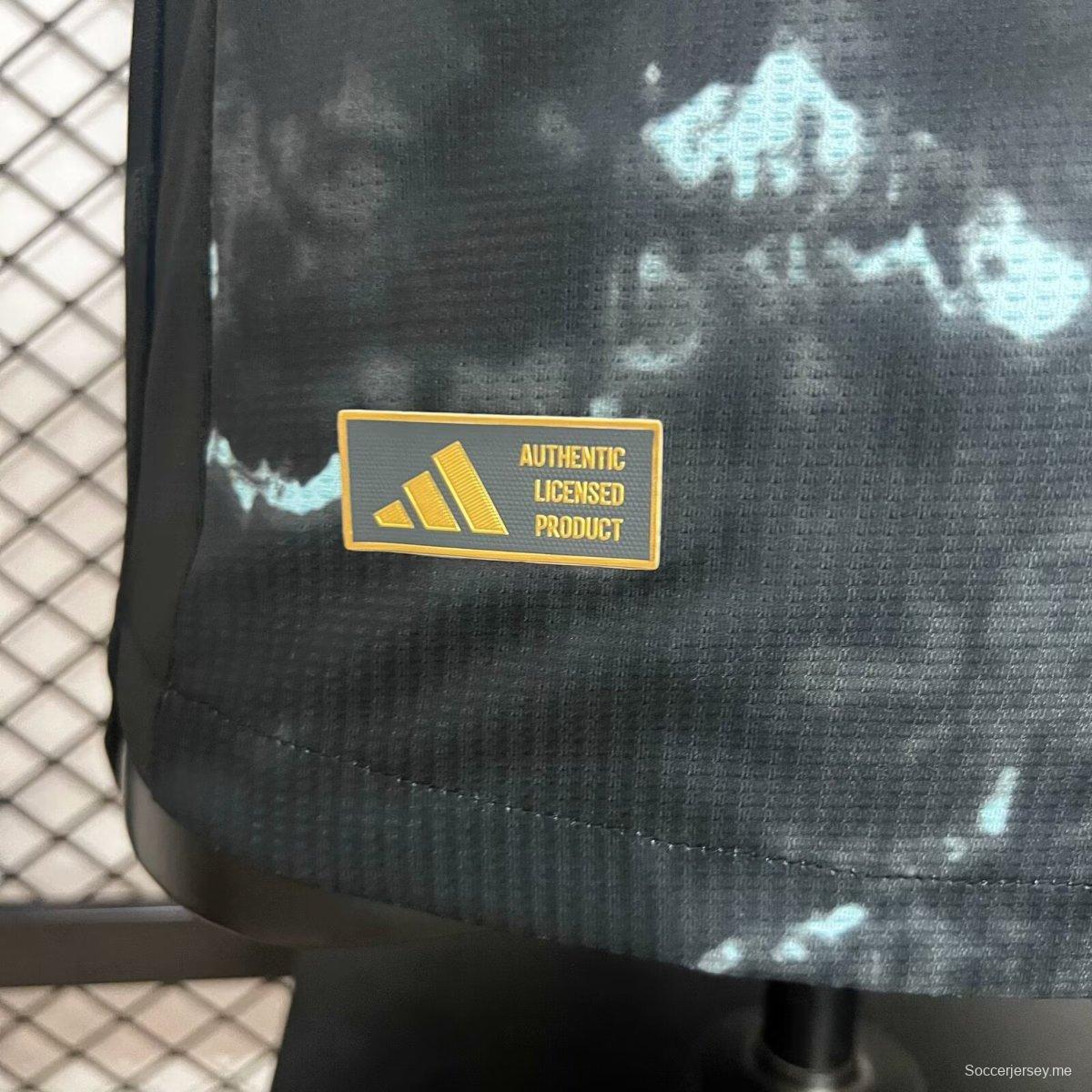 نسخة اللاعب 24/25 قميص بايرن ميونيخ 24/25 خارج أرضه
