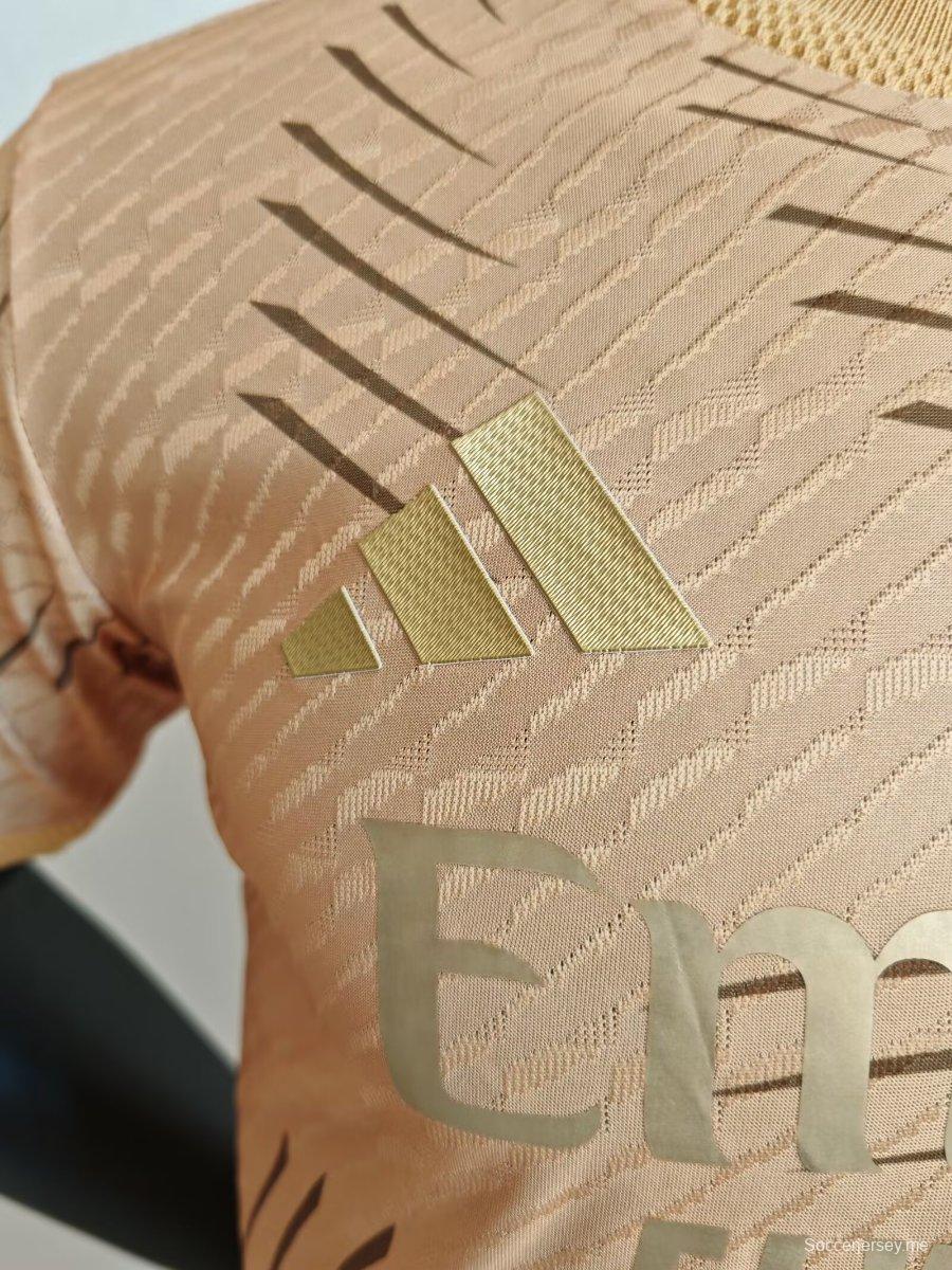 نسخة اللاعب 24/25 قميص ريال مدريد الذهبي الخاص 24/25