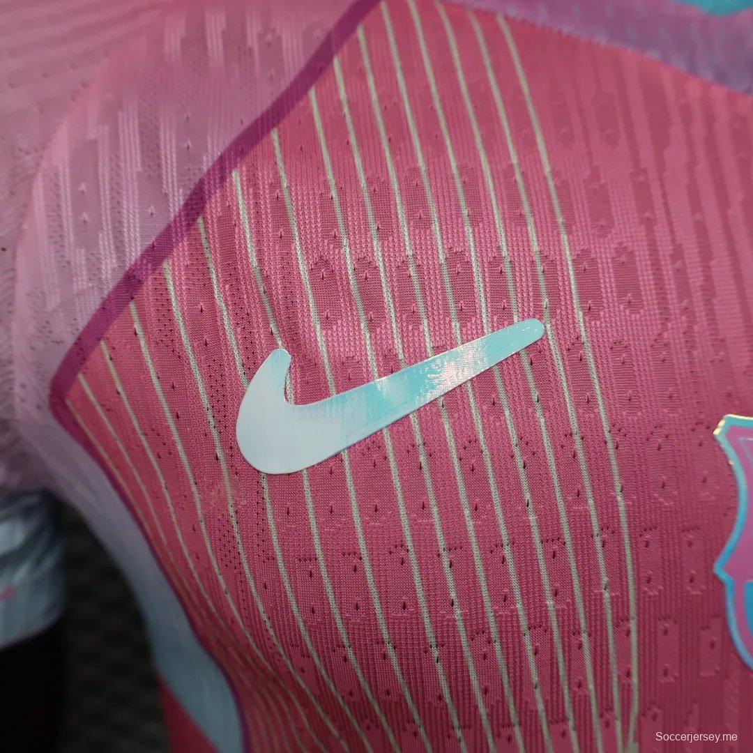 نسخة اللاعب 25/26 قميص برشلونة الوردي الخاص 25/26