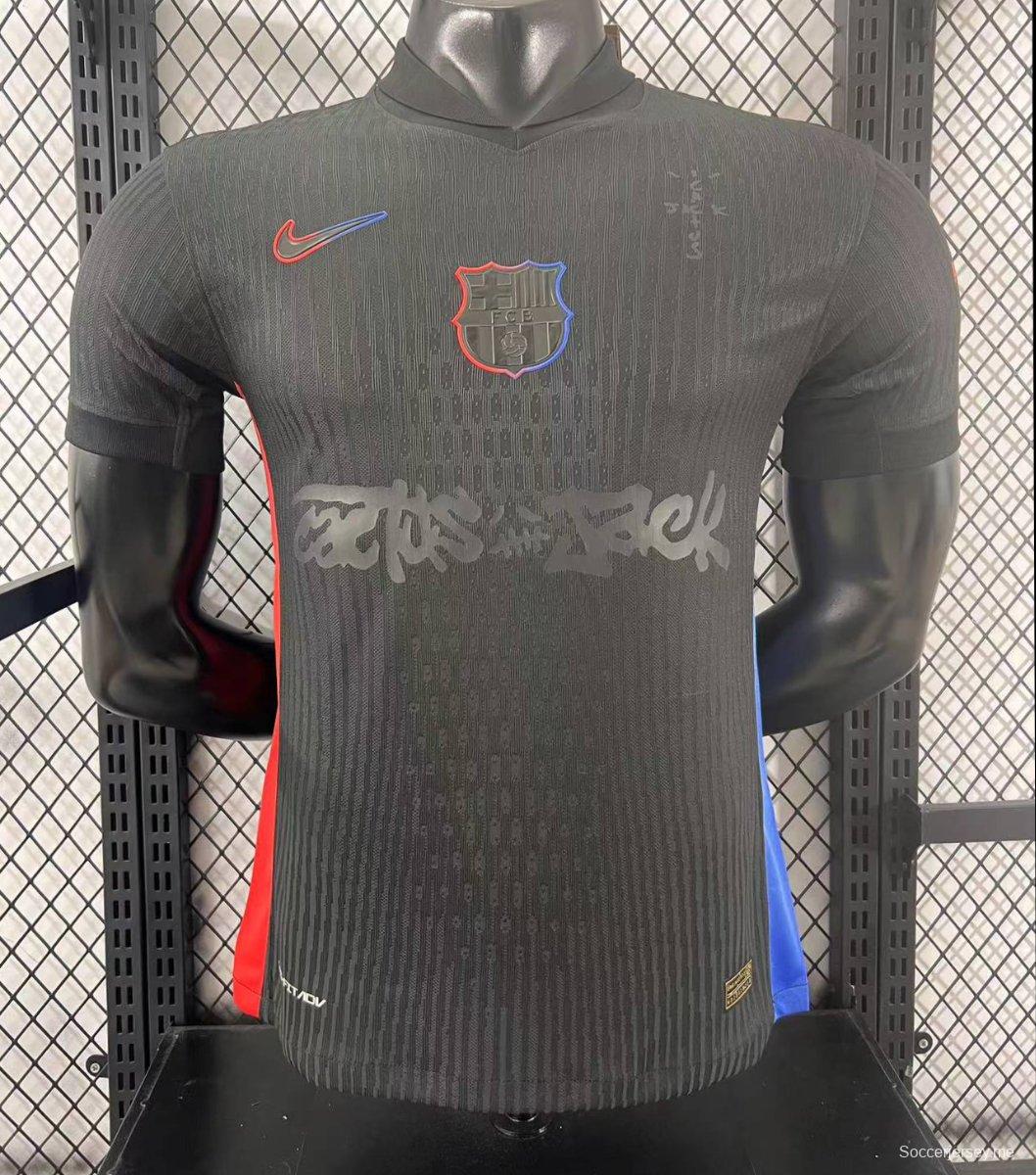 نسخة اللاعب 24/25 قميص برشلونة × ترافيس سكوت خارج الملعب