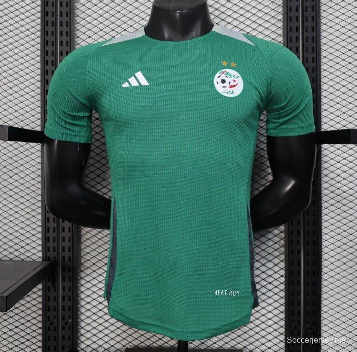 إصدار اللاعب 2025 قميص أخضر جزائري بلون أخضر سادة 2025