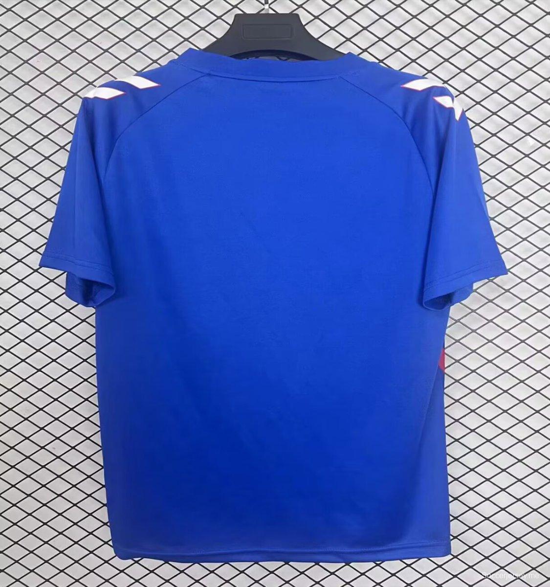 25/26 قميص سندرلاند أزرق بخطوط موجية متدفقة قبل المباراة