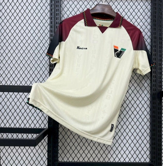 2025/26 قميص نادي فينيسيا للرجال خارج الملعب