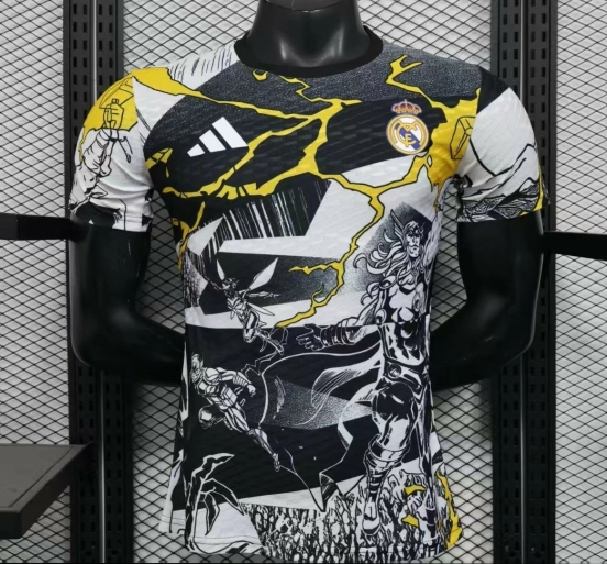 إصدار اللاعب 25/26 قميص ريال مدريد أفينجرز أبيض قبل المباراة