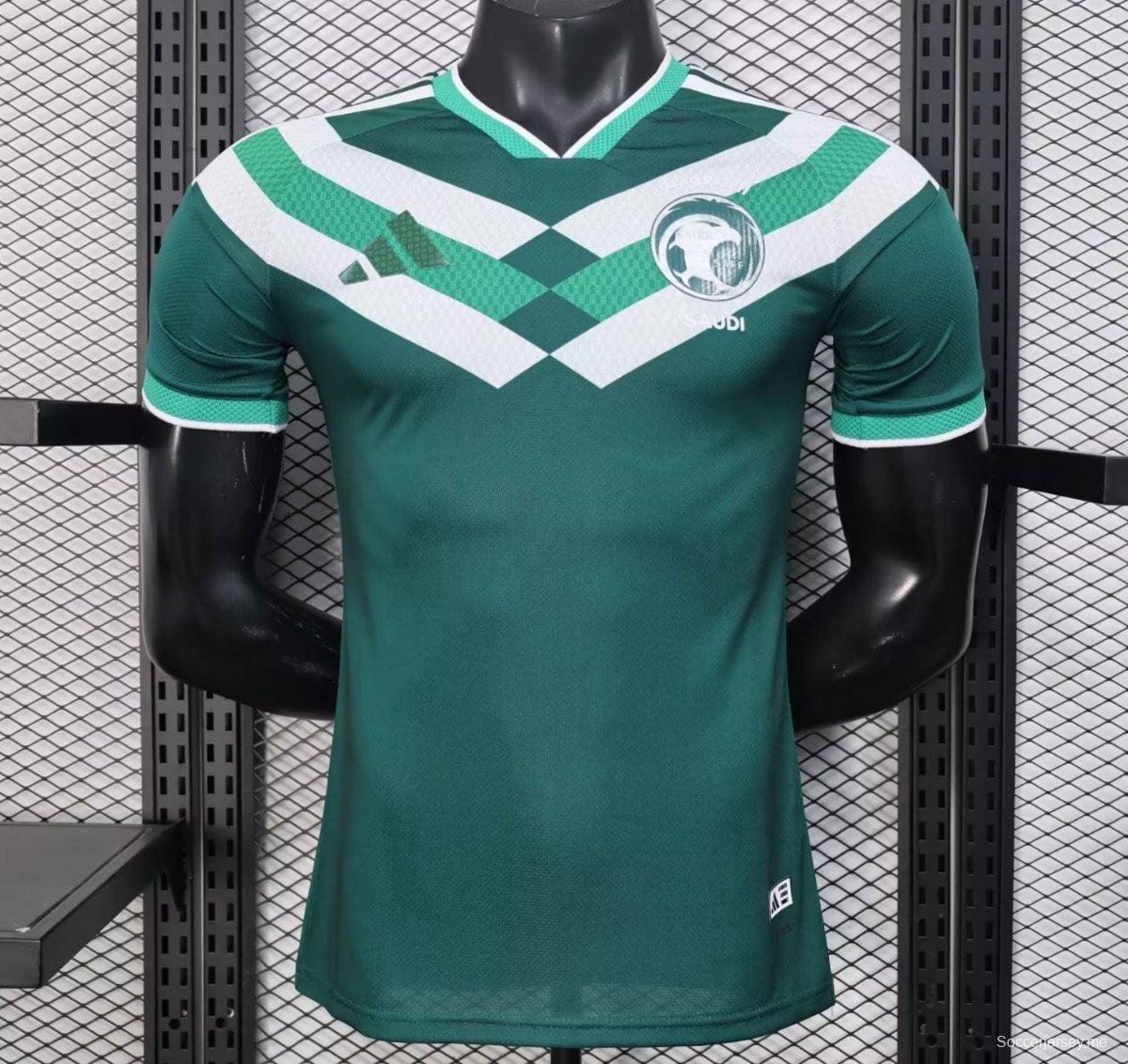 إصدار اللاعب 2026 قميص المملكة العربية السعودية الأخضر قبل المباراة 2026