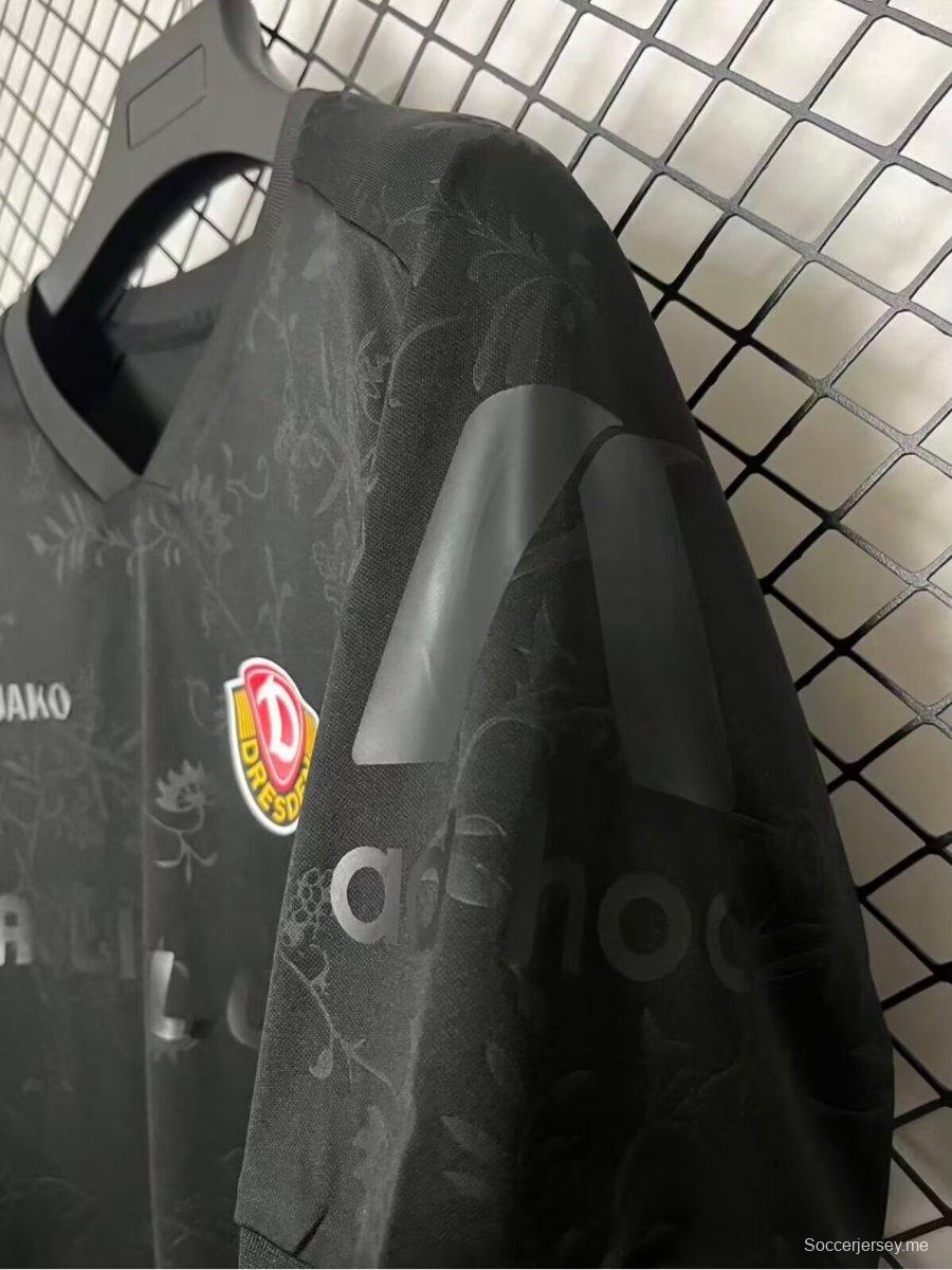 25/26 قميص دينامو دريسدن الخاص بـ Blackout