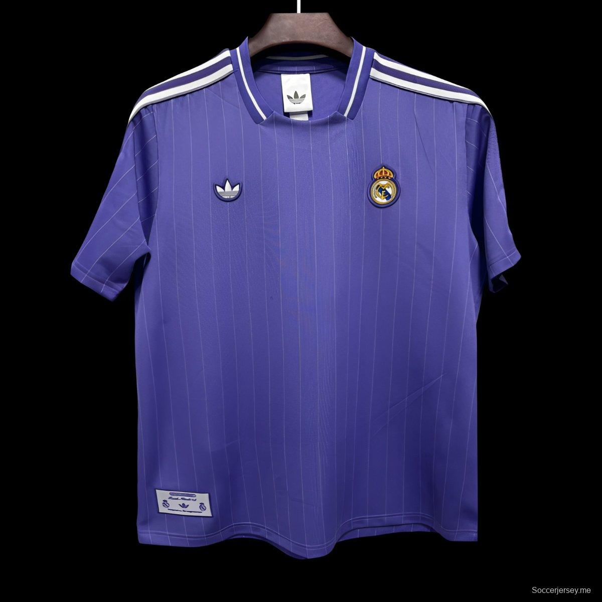 قميص ريال مدريد 2026 من أديداس طراز Terrace Icons باللون الأرجواني المخطط بخطوط رفيعة