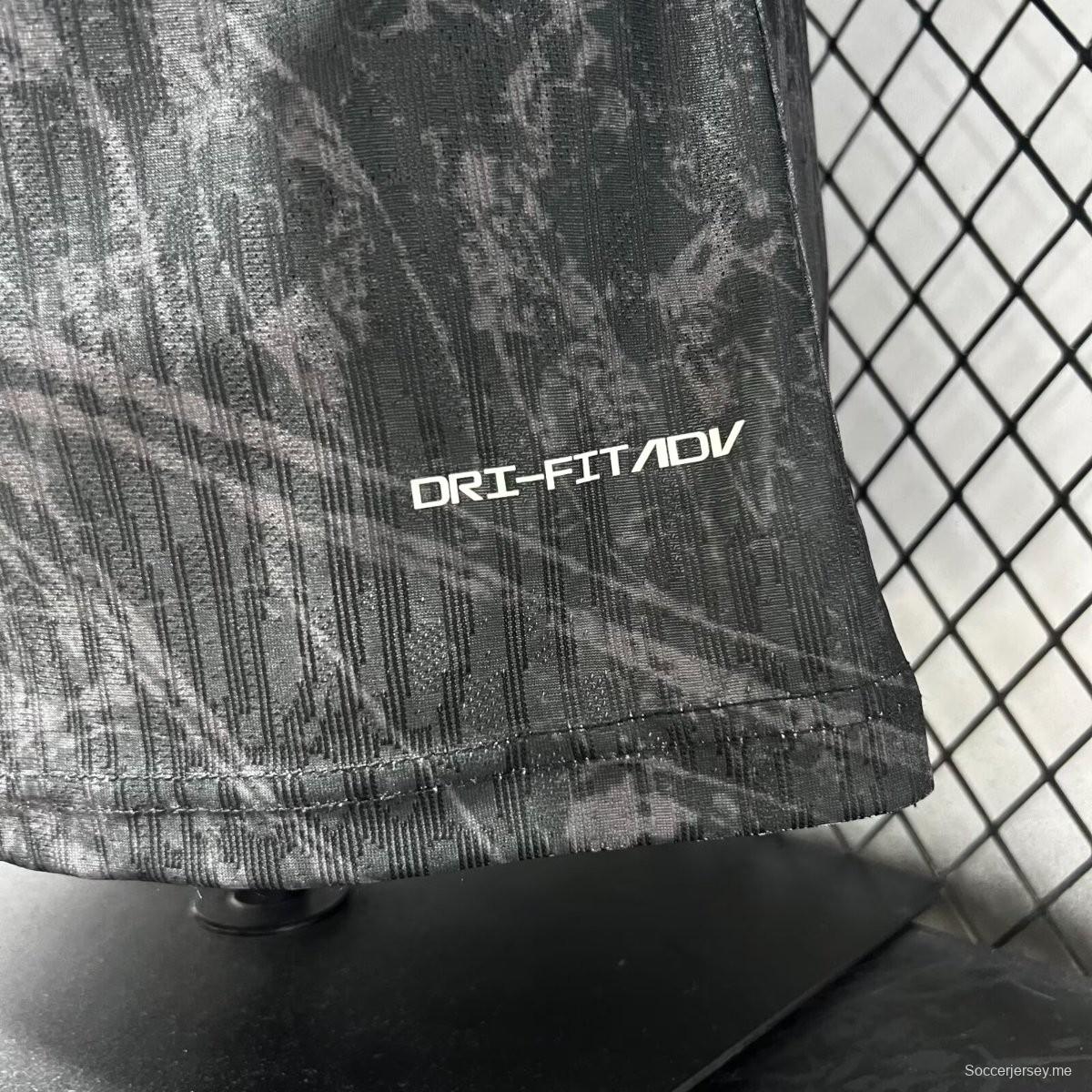 قميص كرة القدم الخاص بنادي برشلونة، إصدار خاص باللون الأسود، موسم 2025/2026