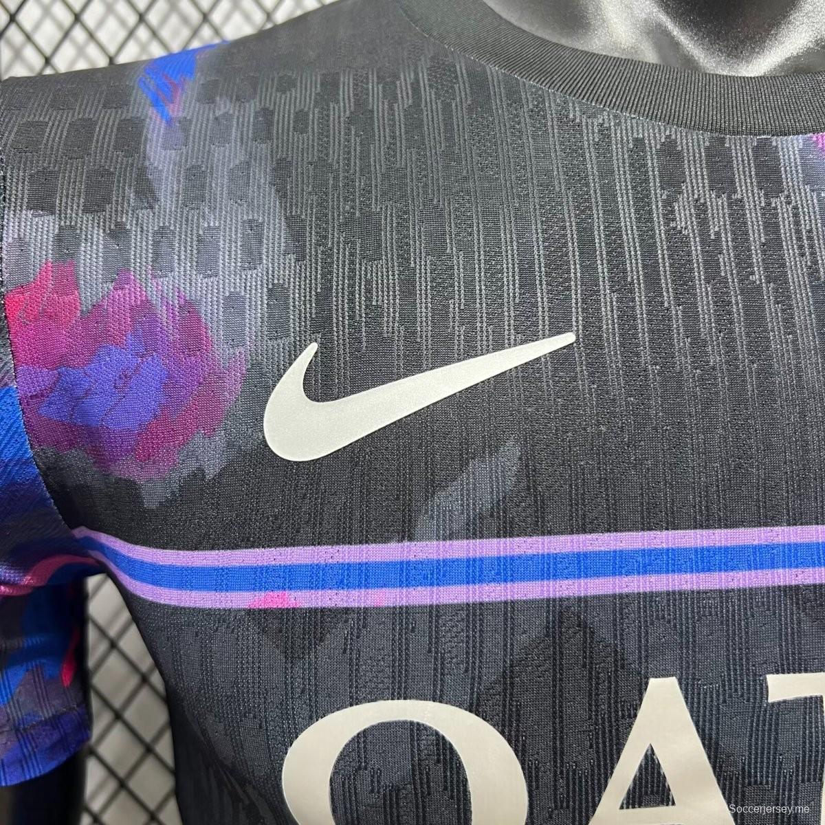 قميص كرة القدم الخاص باللاعب، إصدار 25/26، باريس سان جيرمان (PSG)، أسود ووردي وأزرق، إصدار خاص