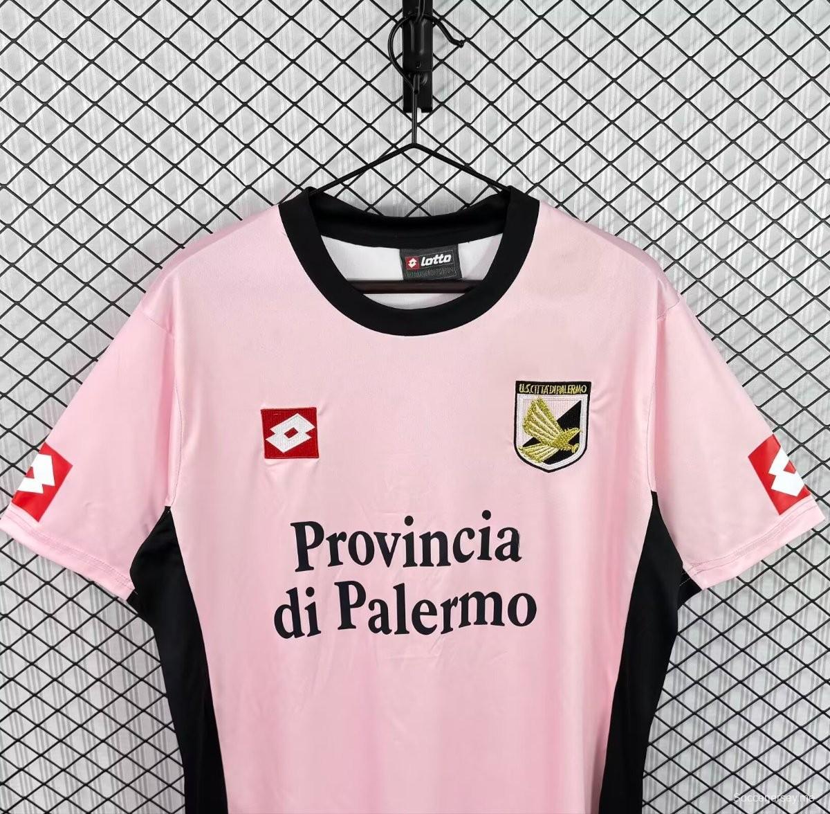 قميص فريق "U.S. Città di Palermo" للعب على أرضه، موسم 2004/06، باللونين الوردي والأسود
