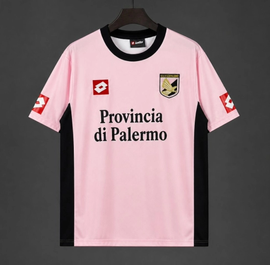 قميص فريق "U.S. Città di Palermo" للعب على أرضه، موسم 2004/06، باللونين الوردي والأسود