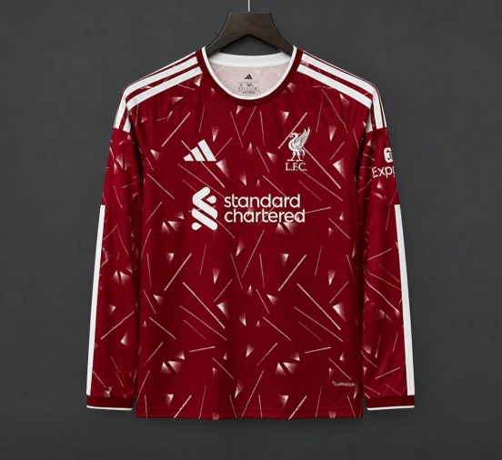 26/27 قميص ليفربول الأحمر ذو الأكمام الطويلة بنمط المثلث، قميص المباريات على أرض الفريق